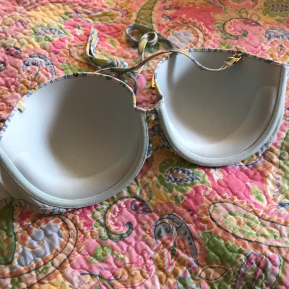 34DD Victoria’s Secret bikini top - Picture 3 of 3